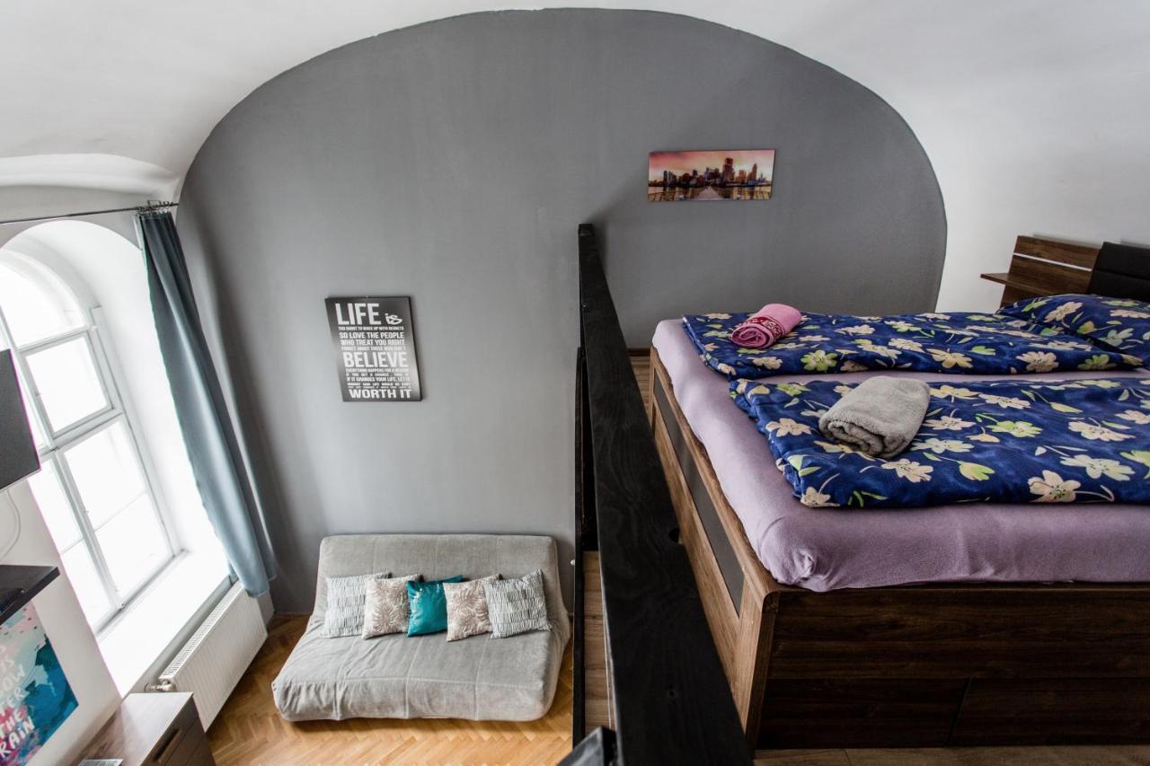 Mickey's Chain Bridge Apartman *